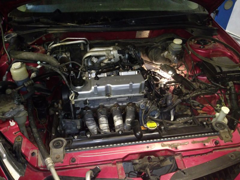 Mitsubishi 4G18 1.6L engine