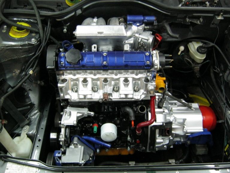 Renault F3R 2.0 liter engine