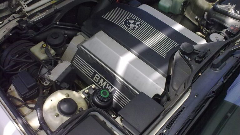 BMW M60B30 engine