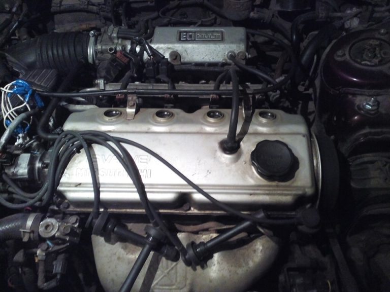 Mitsubishi 4G64 2.4 engine