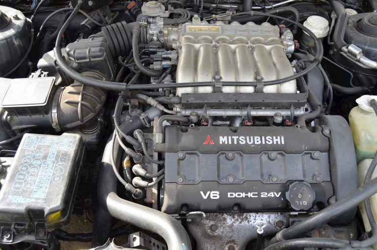 Mitsubishi 6G72 3.0 engine