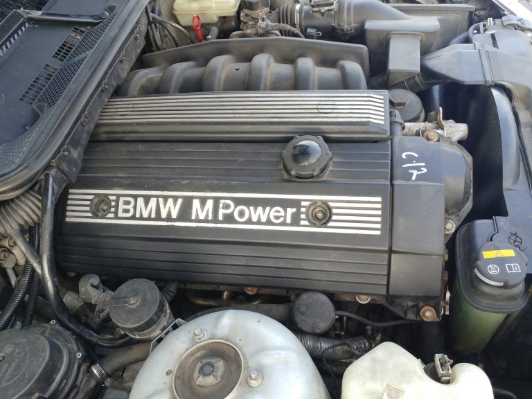 BMW S52B32 Engine