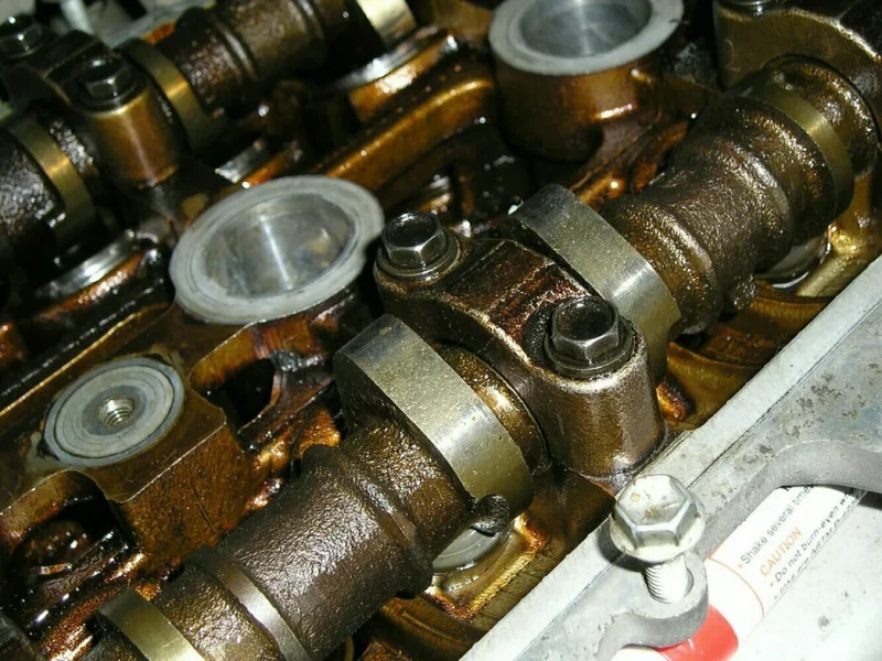 Engine knock, possible causes and options to eliminate the problem