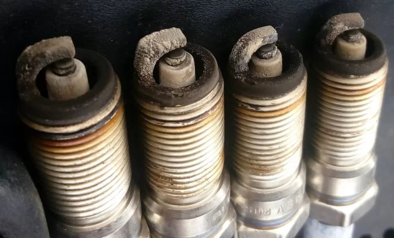 What can the color of a spark plug tell you?