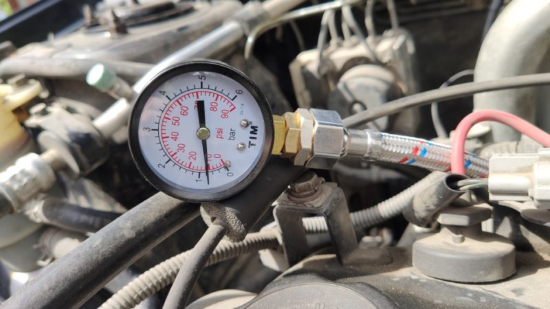 What should be the oil pressure in the engine